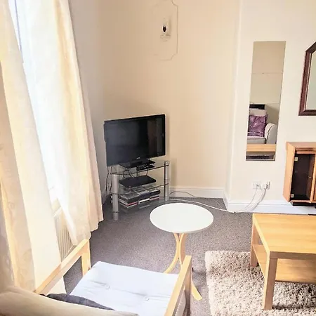 13 Flat 5 Esplanade Gardens Apartment *